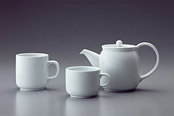 250px-2004_MujiWanoSyokki-TeasetMug_Masahiro-Mori